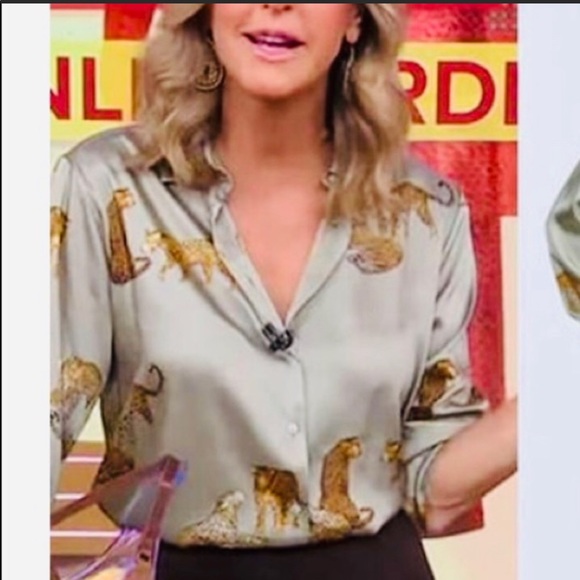 SOLD. Gorgeous Leopard Silky Blouse 🔥🔥 - Picture 3 of 6